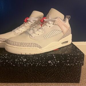 Jordan Spizike Low Sneakers in Black and Gray